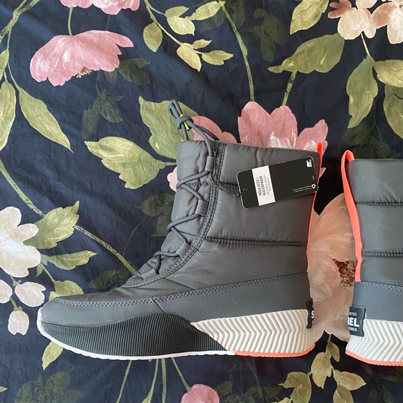 NEW Sorel Out N About III Puffy Lace Boot - Picture 6 of 12